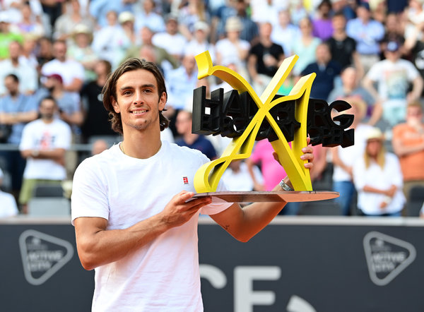 并成为球队 并成为球队